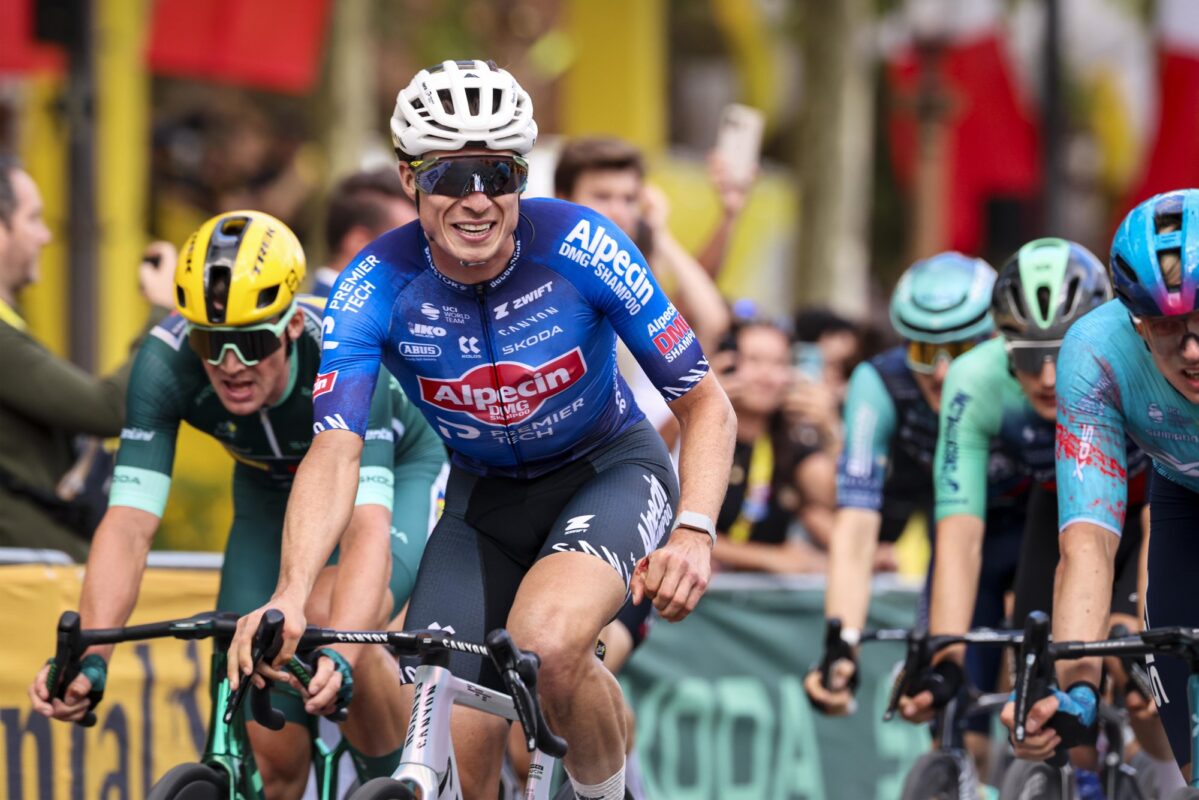 Jasper Philipsen dolblij voor vriend Van der Poel: Dat maakt hem een prachtig persoon