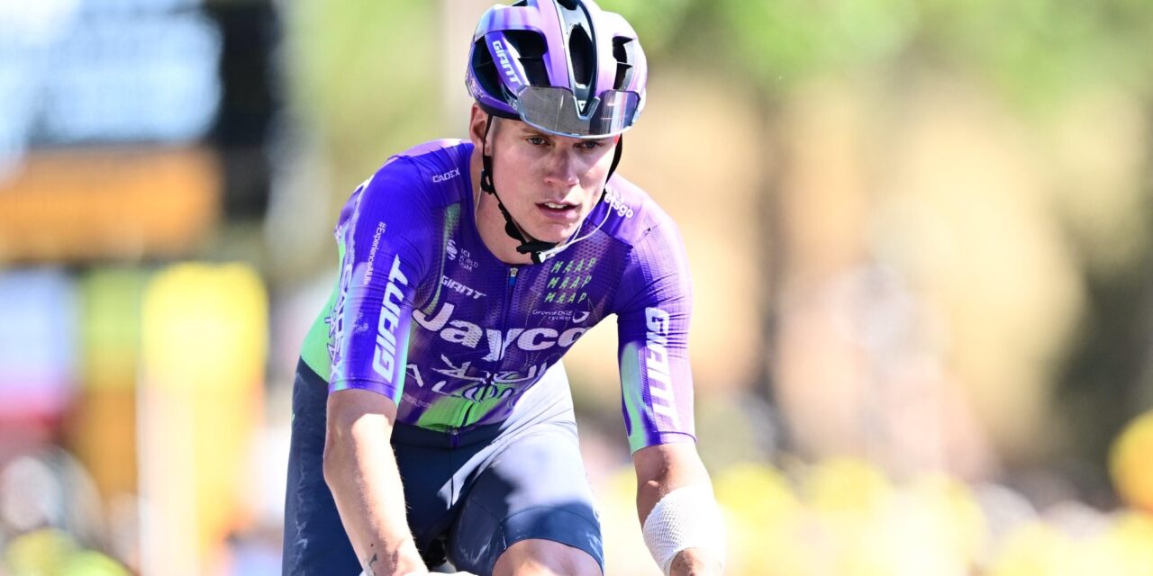 Tour 2026: Kelland OBrien verliest gevecht tegen tijdslimiet en moet ronde verlaten