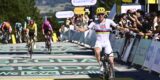 Tour 2026: Tadej Pogacar slaat nu zelf toe in Les Angles, Sloveen neemt ook gele trui over