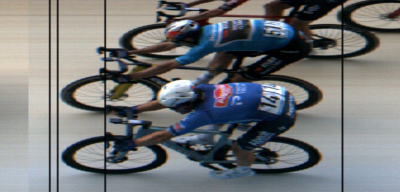 Bizar: Wout van Aert tóch als winnaar uitgeroepen na millimetersprint in Ronde van Denemarken
