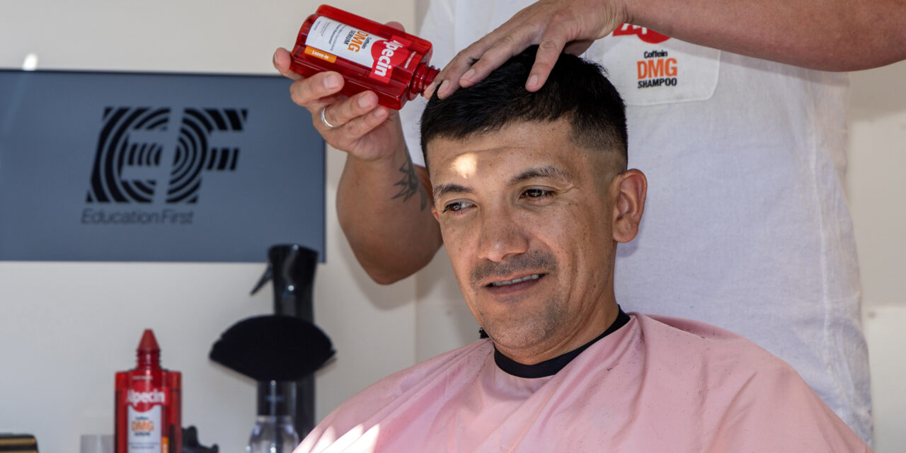 Richard Carapaz over zijn handelsmerk: Dat is gewoon mijn karakter