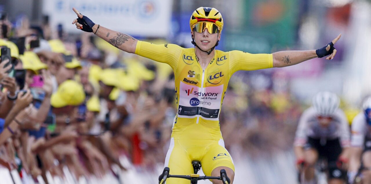Tour Femmes 2026: Wiebes sprint naar tweede ritzege, solo Riejanne Markus strandt in extremis