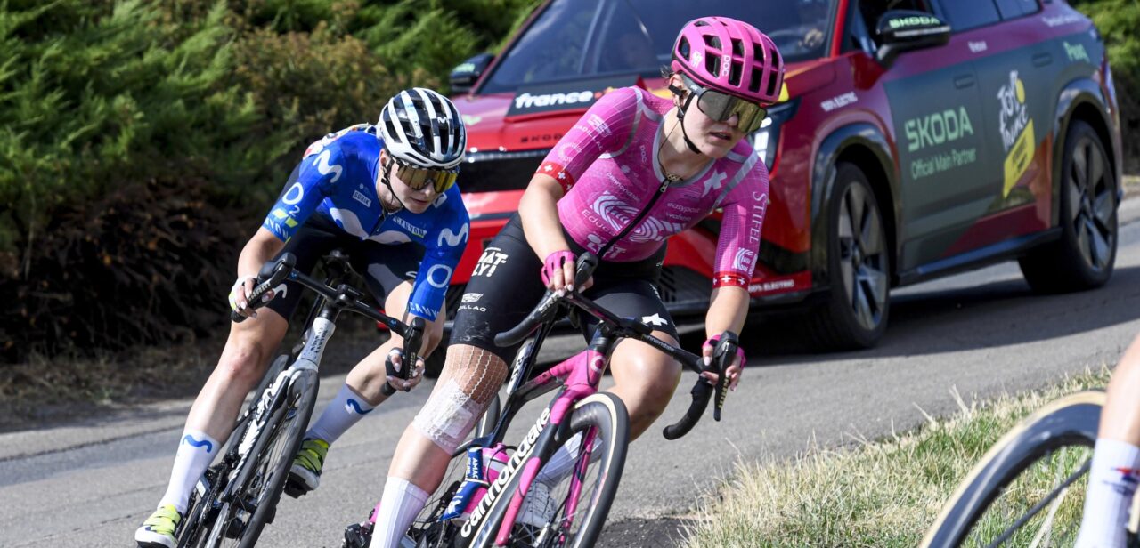 Tour Femmes 2026: Noemi Ruëgg aangereden, gele kaart voor verantwoordelijke motard