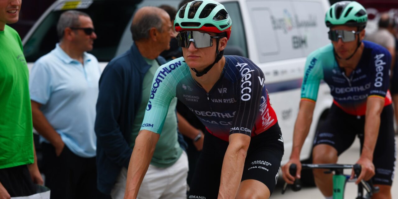 Felix Gall rekent af met Oscar Onley in Ronde van Burgos