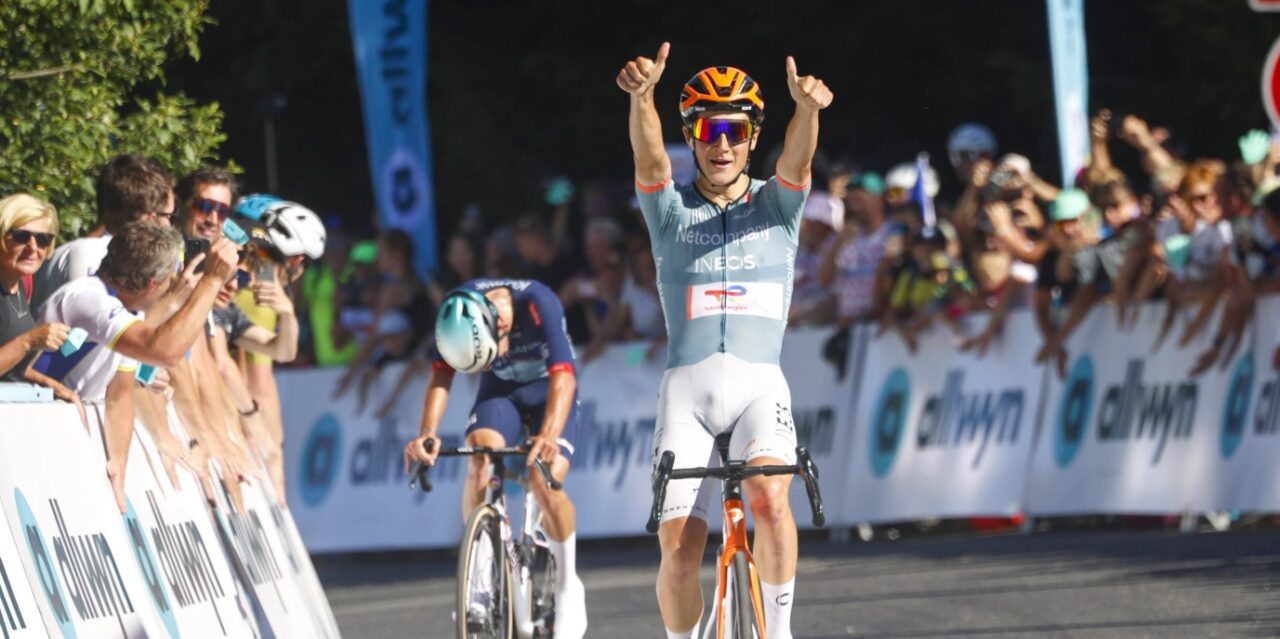 Dubbelslag voor AJ August in eerste bergrit Czech Tour, Mauri Vansevenant vijfde