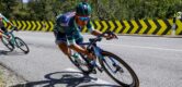 Vuelta 2026: Waarom Ethan Hayter met een stukgeknipte broek reed