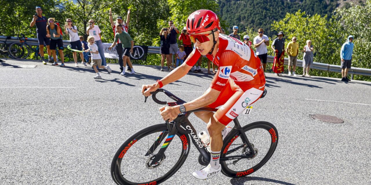 Vuelta 2026: Tadej Pogacar sloopt klimrecords op Collada de Beixalis en Coll dOrdino