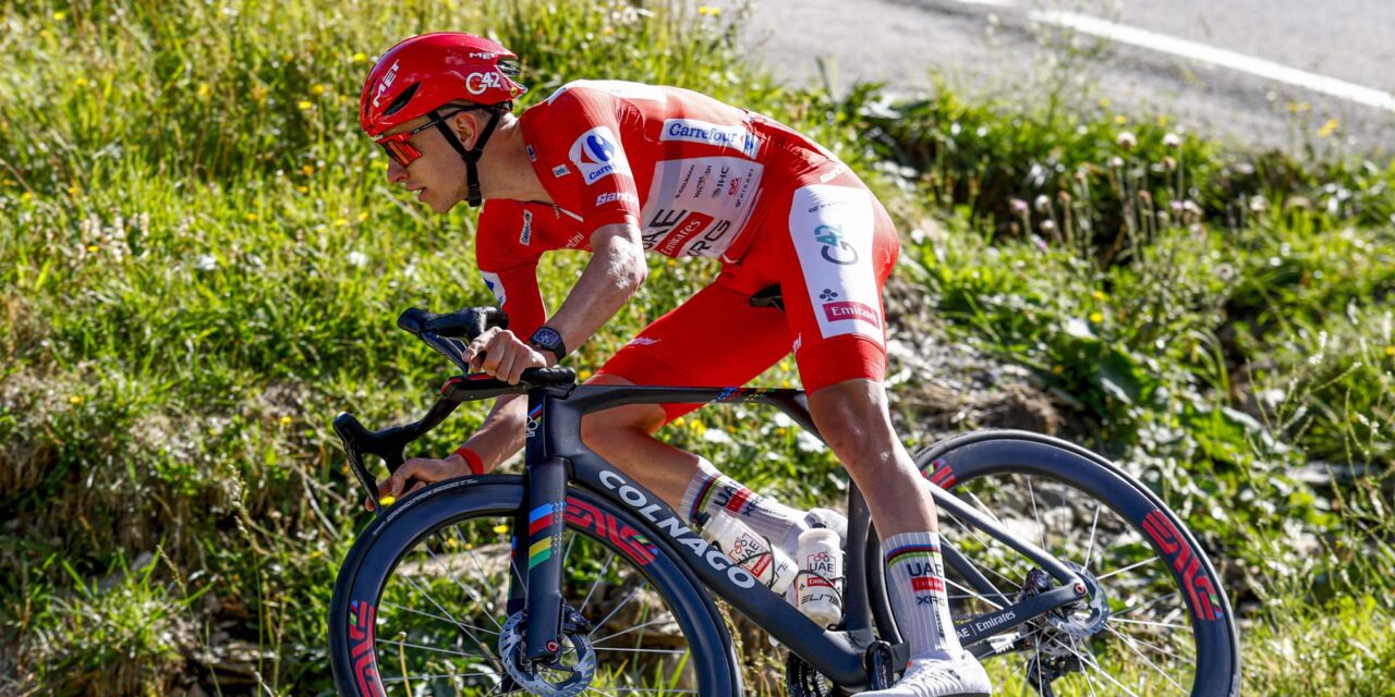 Na solo van 50 kilometer denkt Tadej Pogacar aan hele Vuelta in rode trui: Je weet het nooit