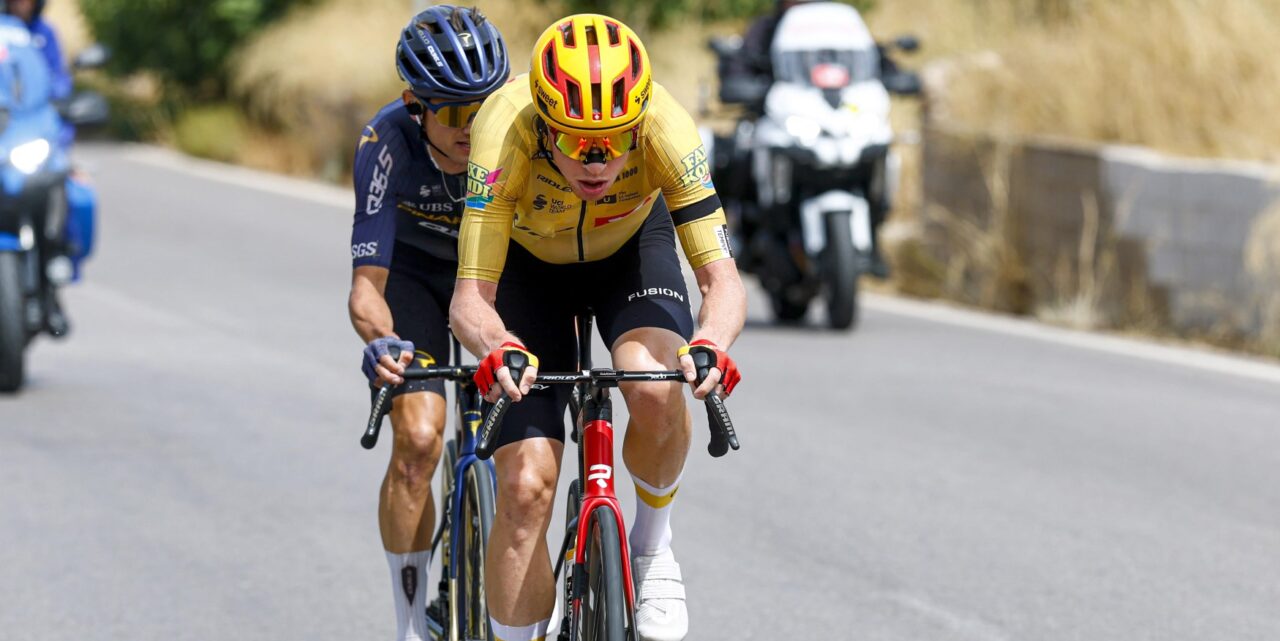 Vuelta 2026: Andreas Leknessund troeft Wout van Aert af na aanval van start tot aankomst