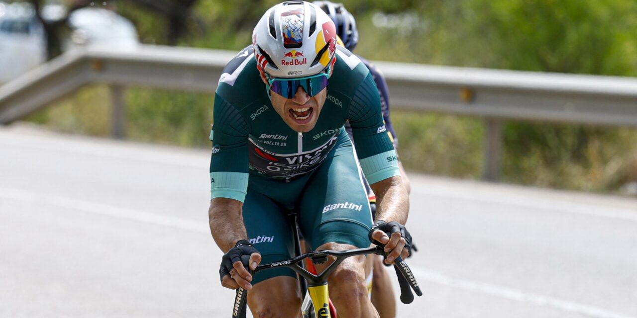 Vuelta 2026: Wout van Aert neemt puntentrui over van Tadej Pogacar, die weer uitloopt in klassement