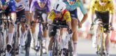 Vuelta 2026: Etappe ontsierd door opgave Pogacar, Bryan Coquard klopt Pedersen in sprint