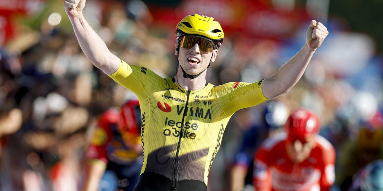 Vuelta 2026: Imponerende Matthew Brennan slaat meteen toe in Manosque, na verrassingsaanval Van Aert