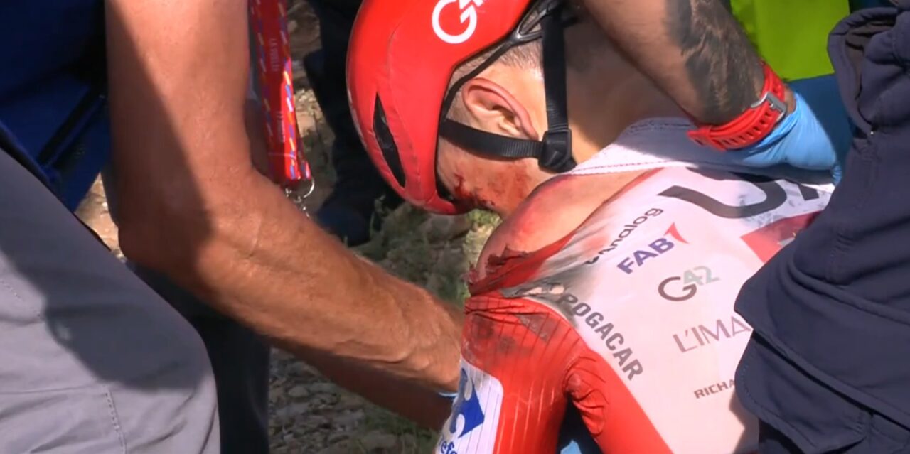Vuelta 2026: Tadej Pogacar moet zwaargehavend Vuelta verlaten