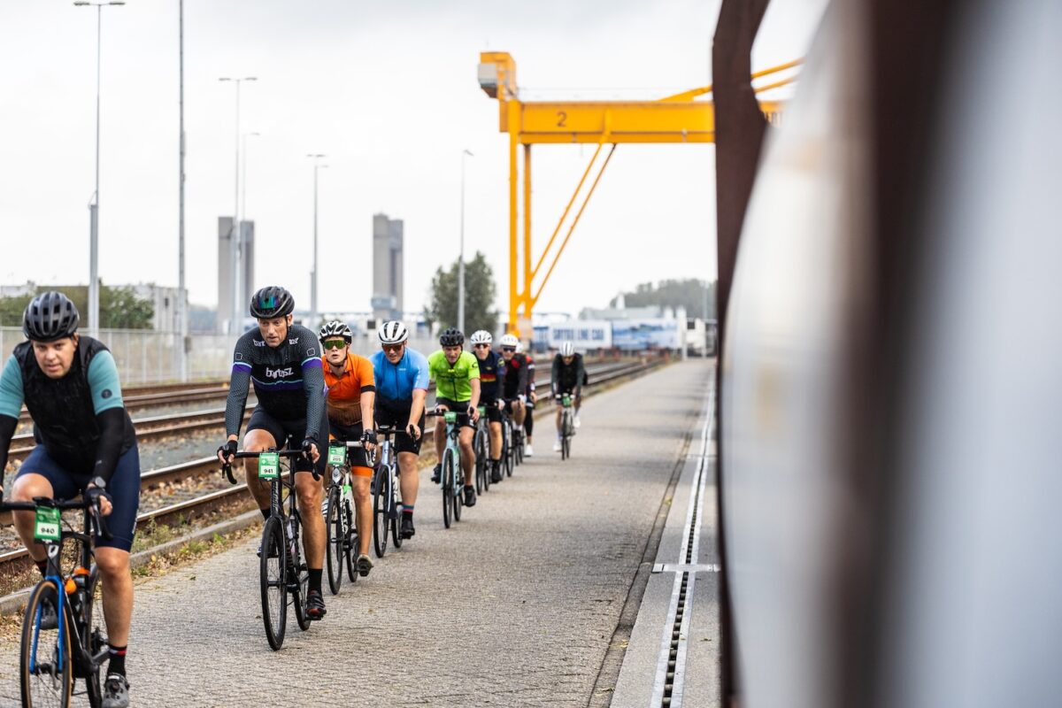 Tiende editie Harbour Tour stuurt fietsers weer dwars door de Rotterdamse haven