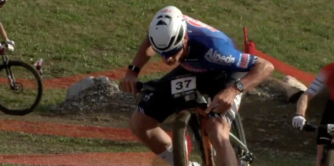 Mathieu van der Poel voorkomt crash bij comeback op MTB: Echt heel pijnlijk