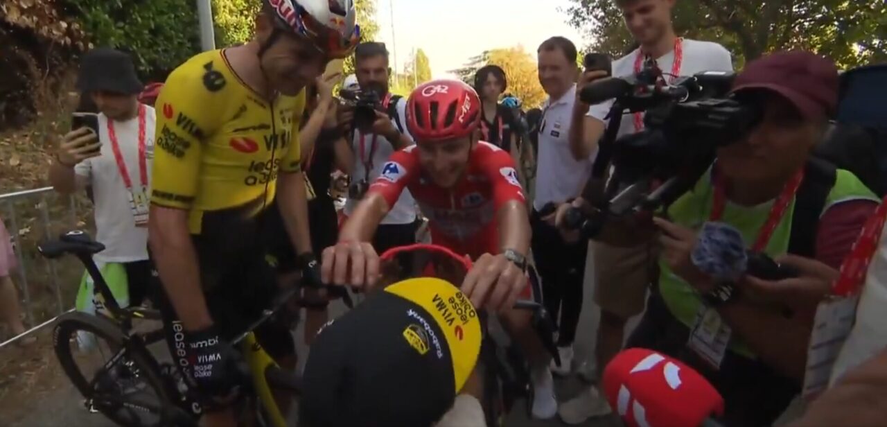 Zien: Tadej Pogacar schenkt koersbril aan zoontje Wout van Aert