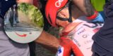 Vuelta 2026: Steen op de weg? Bekijk hier de valpartij waardoor Tadej Pogacar moest opgeven