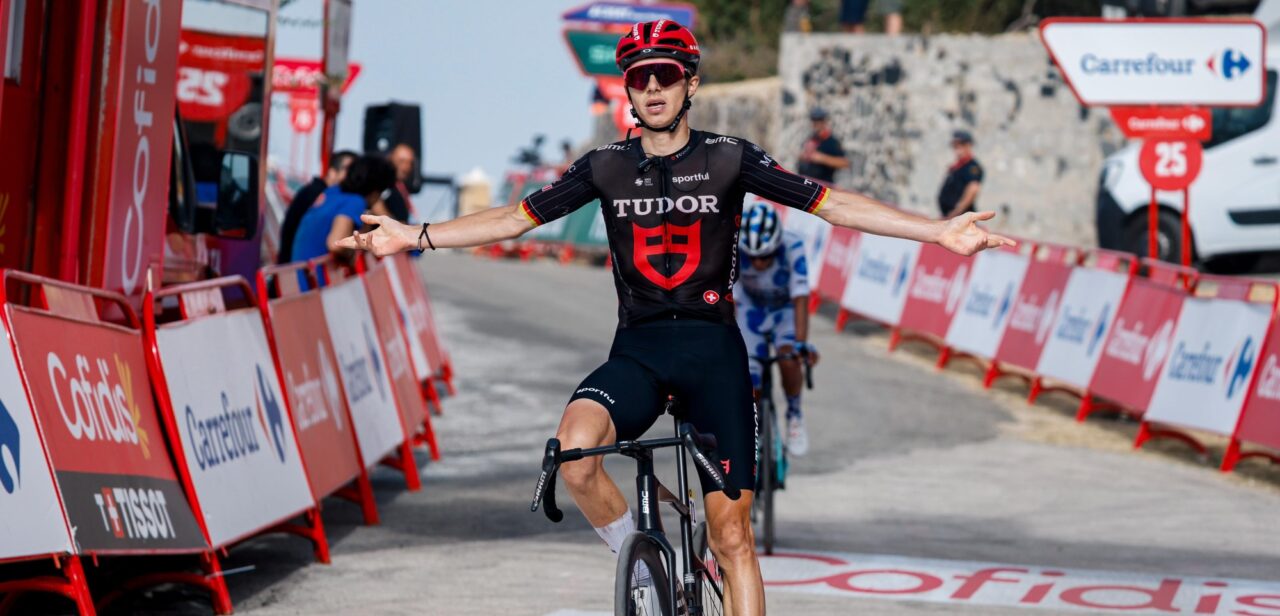 Vuelta 2026: Marco Brenner verschalkt medevluchters op Sierra de la Pandera, Roglic verliest tijd