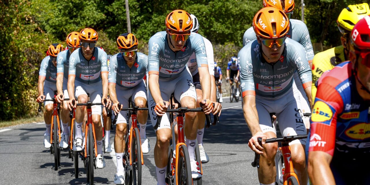 Vuelta 2026: Netcompany INEOS ziet Ben Turner in de remmen knijpen