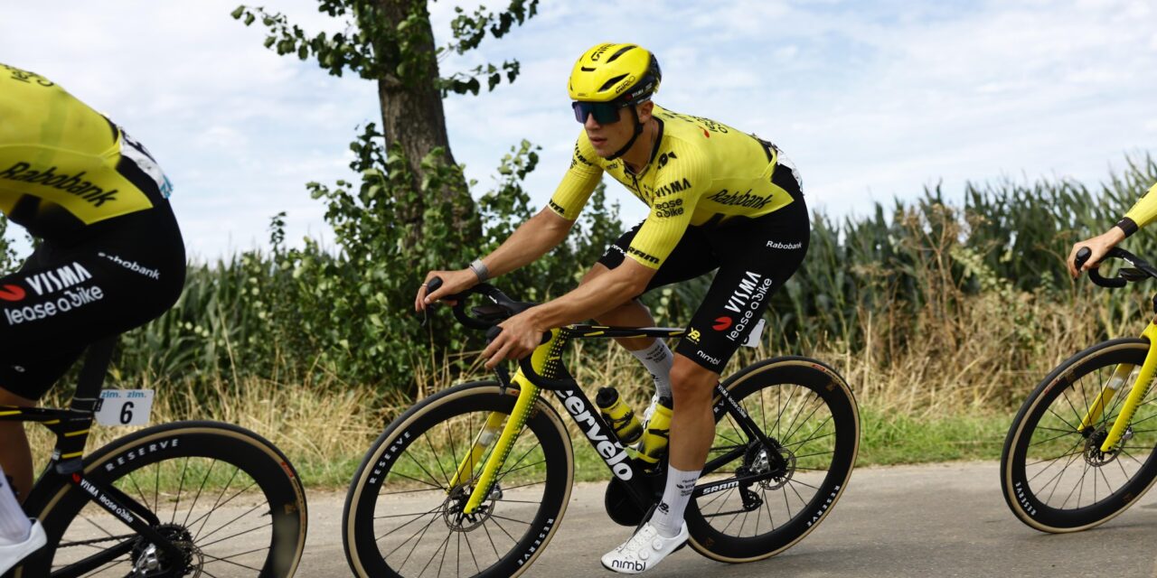 Piepjonge Henry Hobbs bezorgt Visma toch nog zege in ZLM Tour, Vacek eindwinnaar