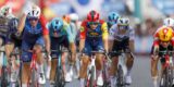 Vuelta 2026: Liveblog etappe 10: Bastien Tronchon wint sprint na knotsgekke finale