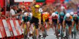 Vuelta 2026: Matthew Brennan scoort hattrick na perfecte lead out Wout van Aert